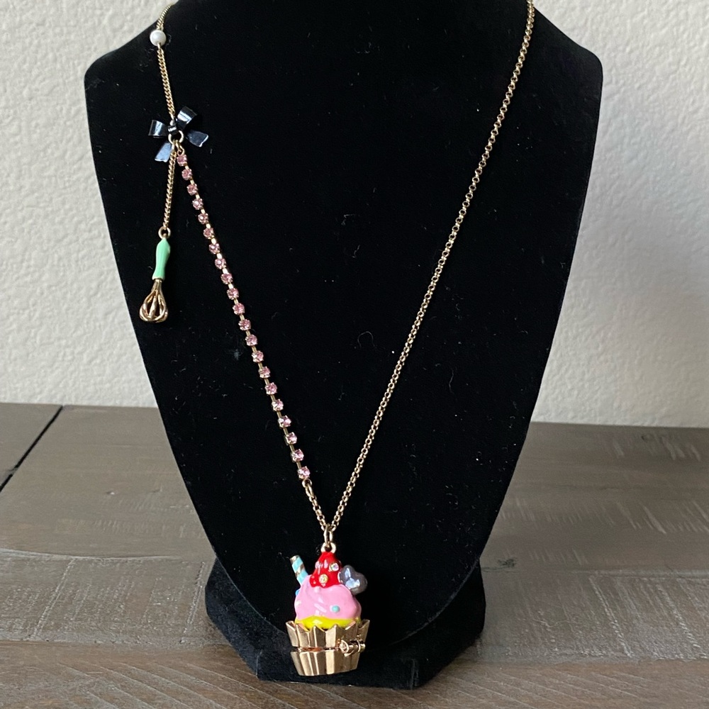 NWOT RARE Cupcake & Whisk Locket Necklace